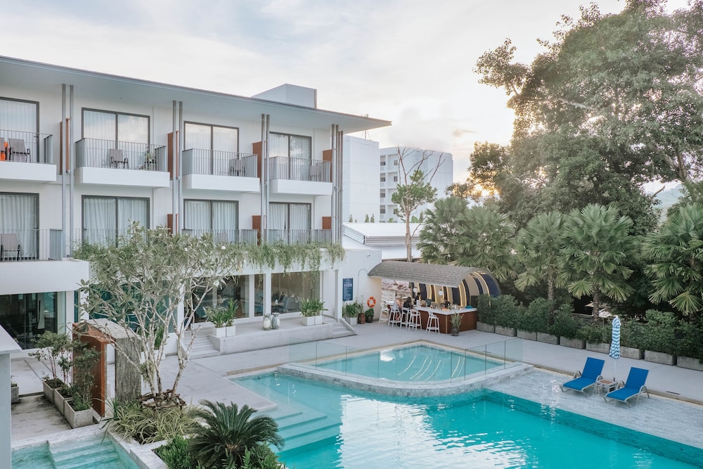 Seabed Grand Hotel Phuket in Wichit