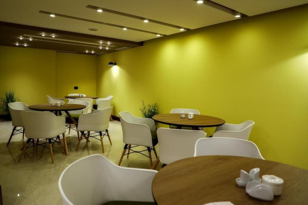 Aghababyan S Hotel 72/77
