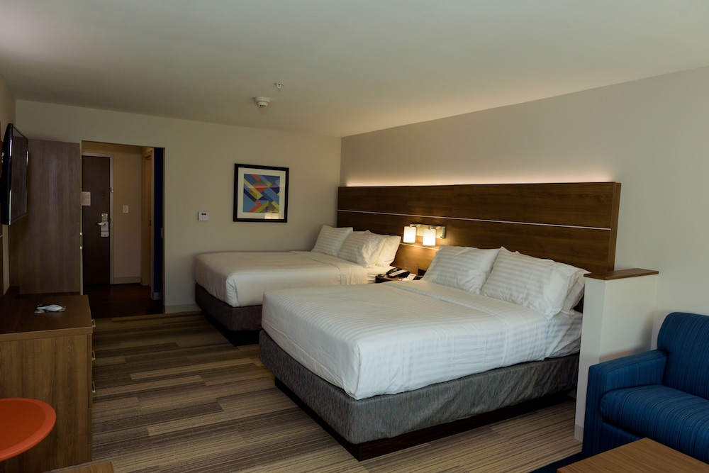 Holiday Inn Express Suites Mckinney Frisco East 12/36