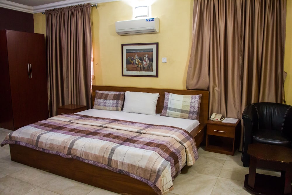 EXECUTIVE, SUITE