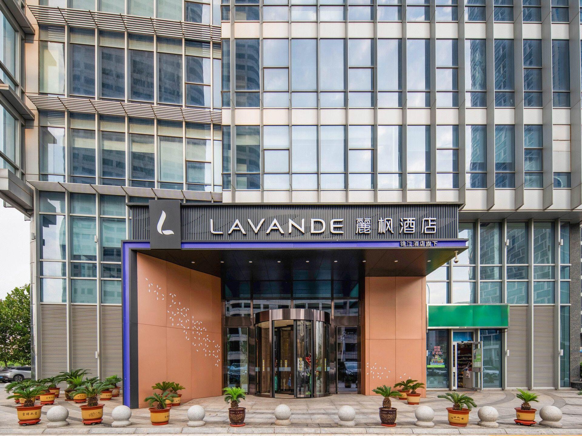 Lavande Hotel (Tianjin Xiangluowan Binhai Railway Station) 1/38