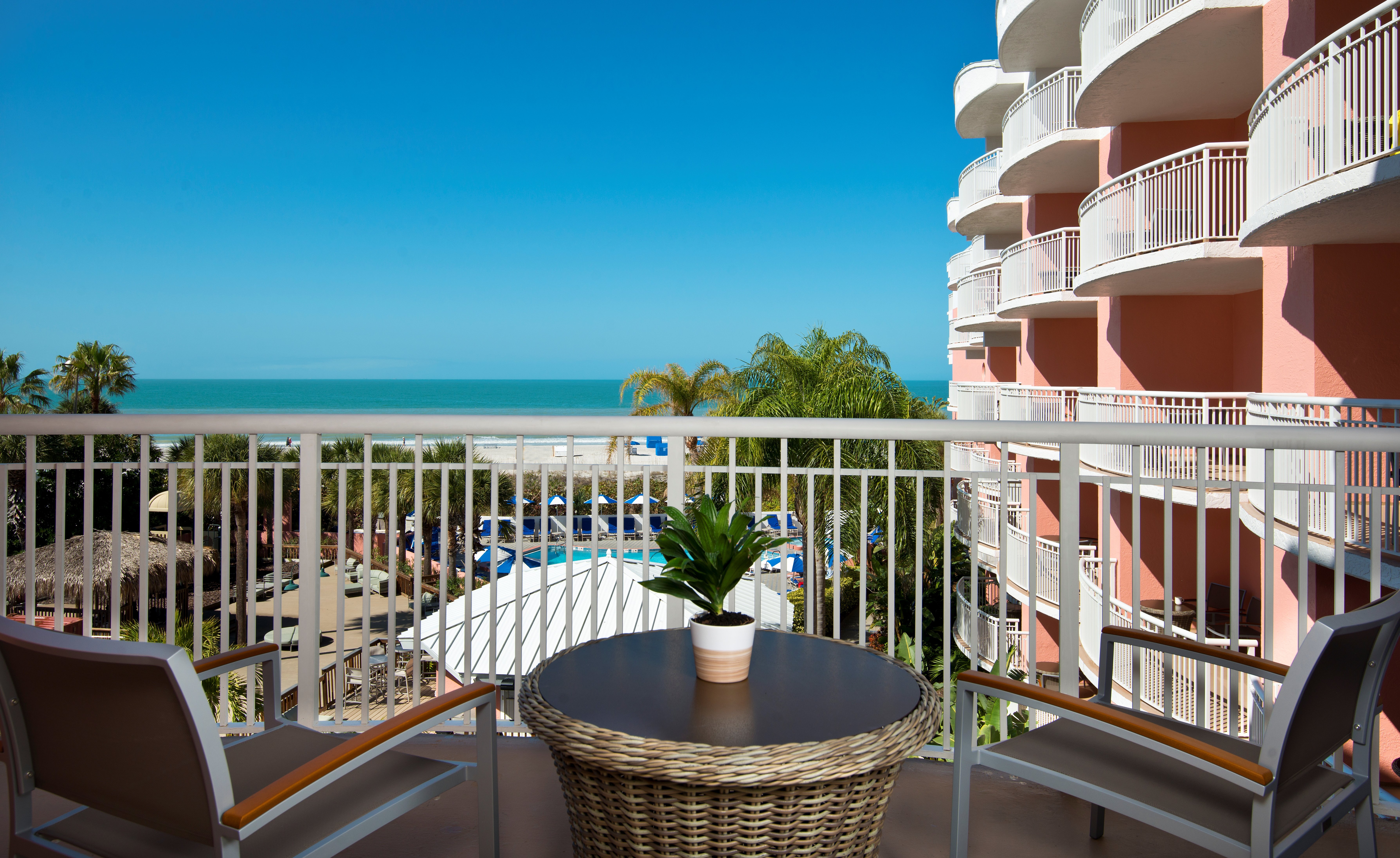 Beach House Suites By The Don Cesar 2/45