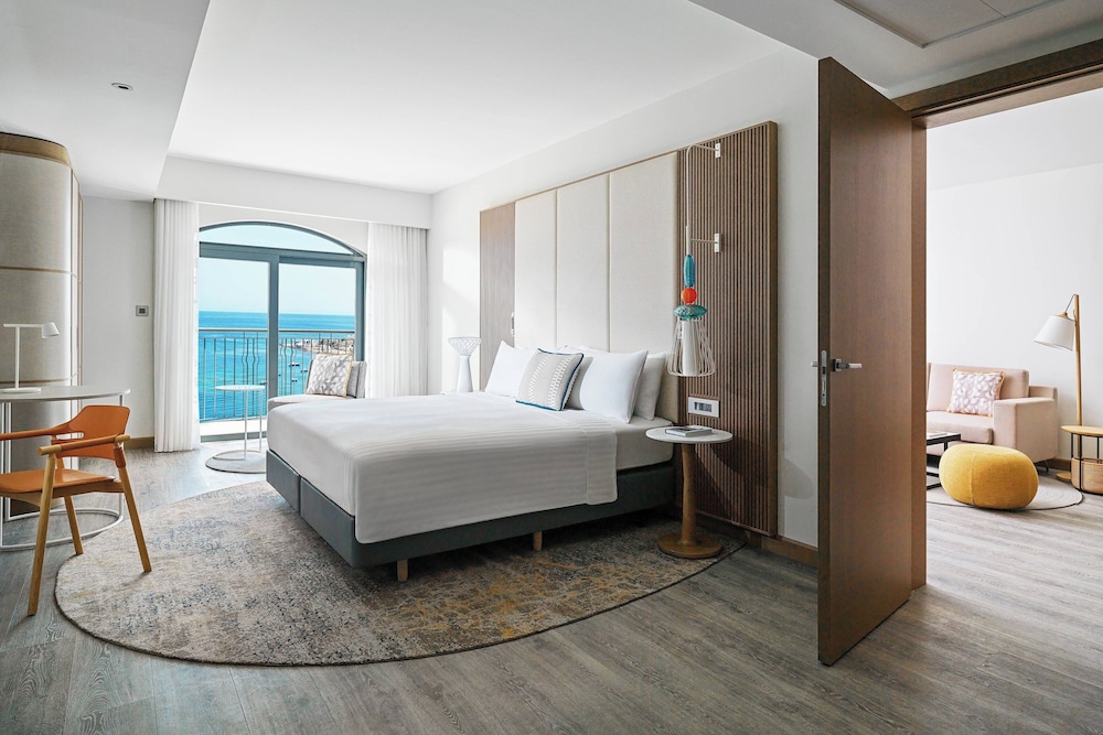 Executive, King Bed, Sofa, Club Lounge Access