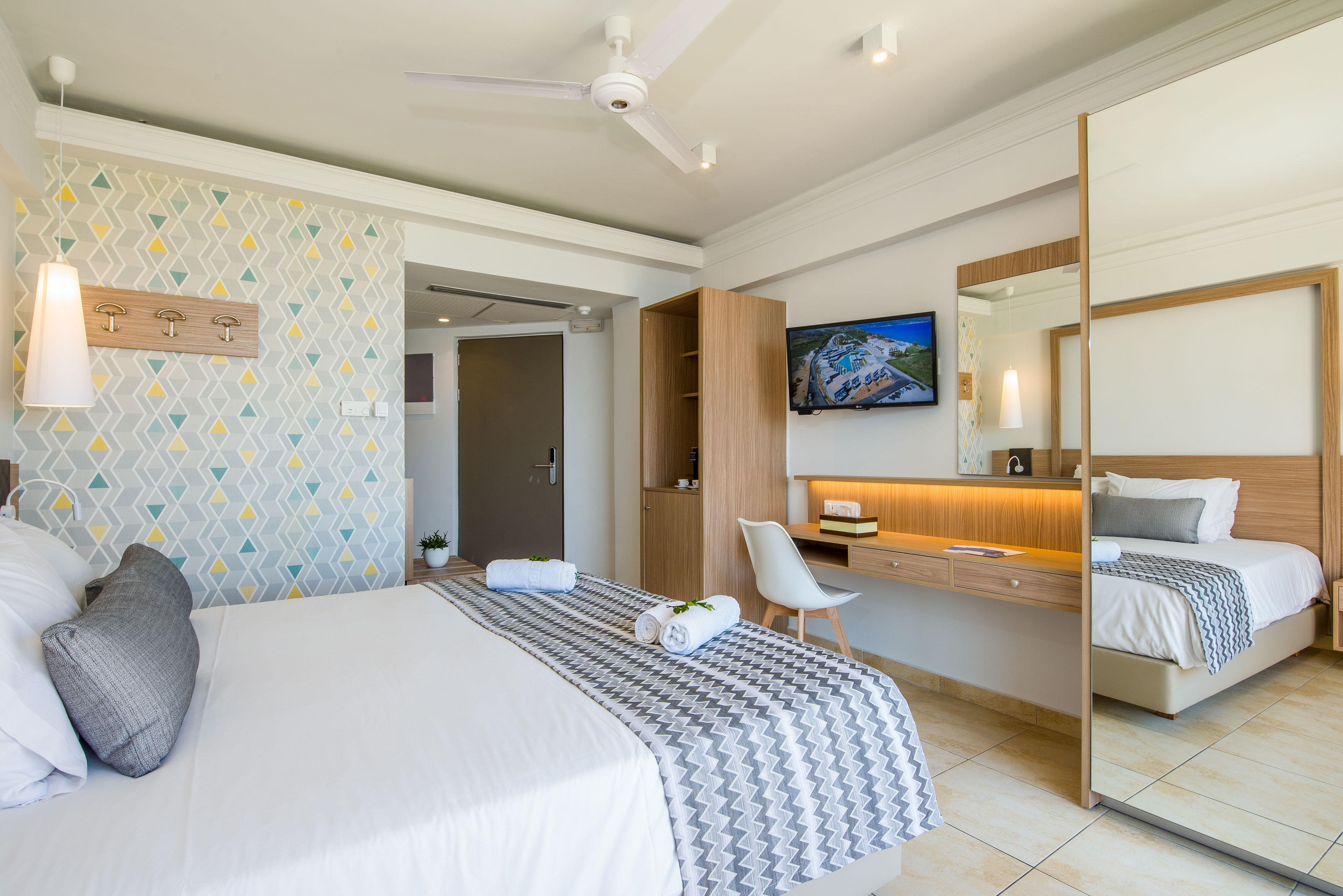 Superior, Double or Twin Bed, Lateral Side Sea View