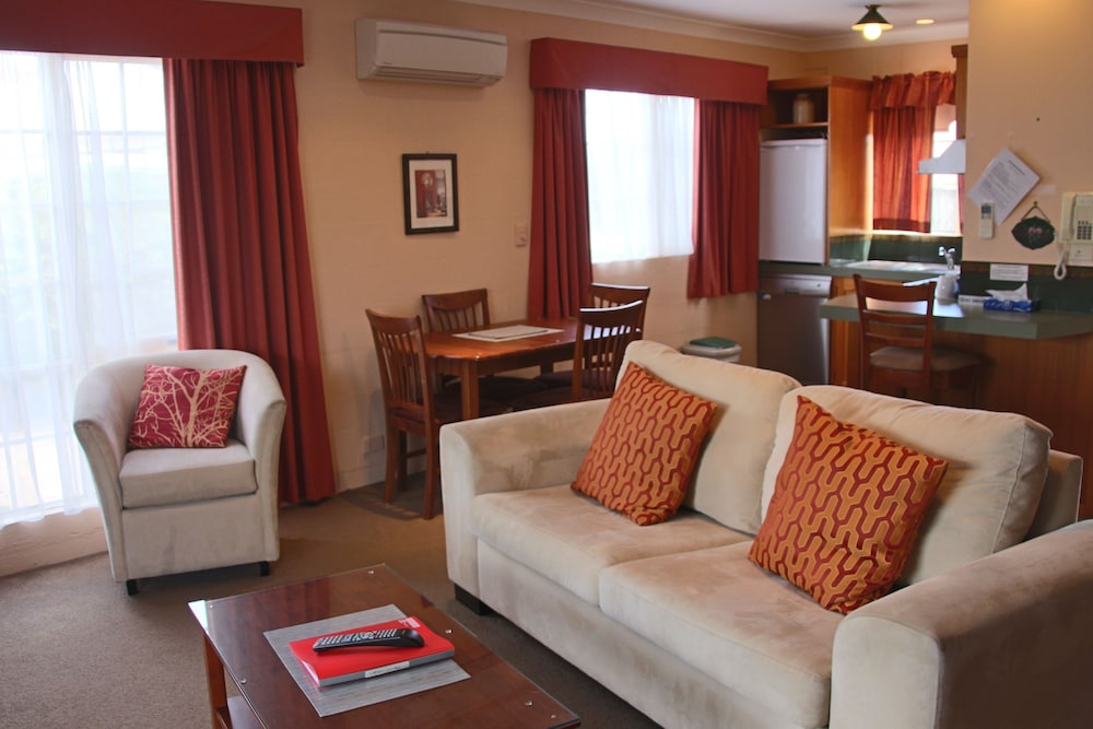 Swansea Cottages & Motel Suites 33/50