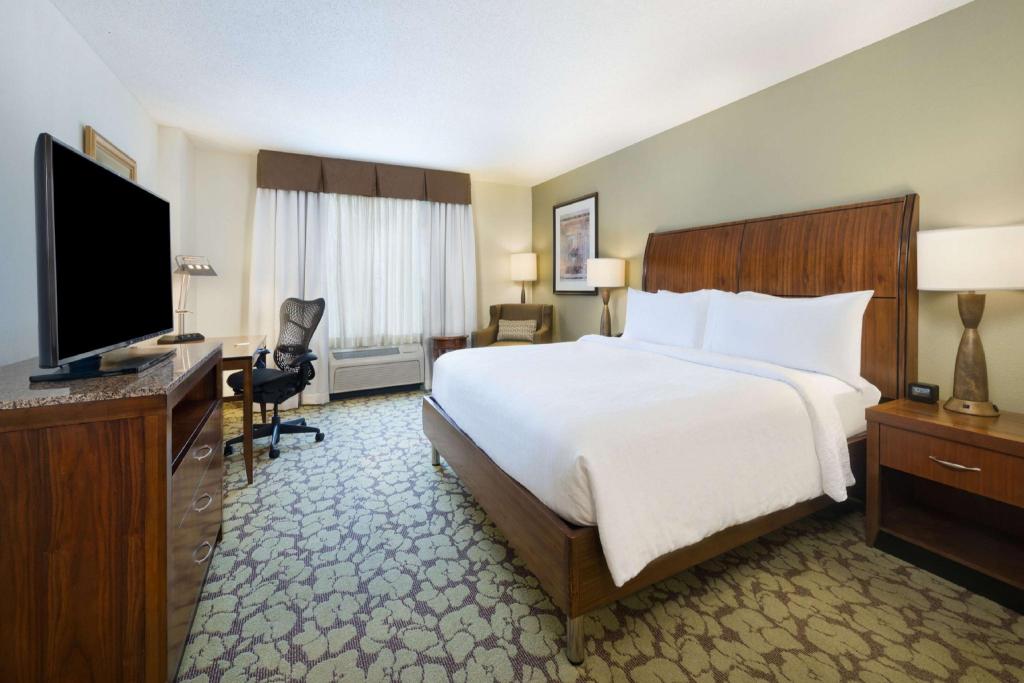 LUXURY, KING BED, ACCESSIBLE