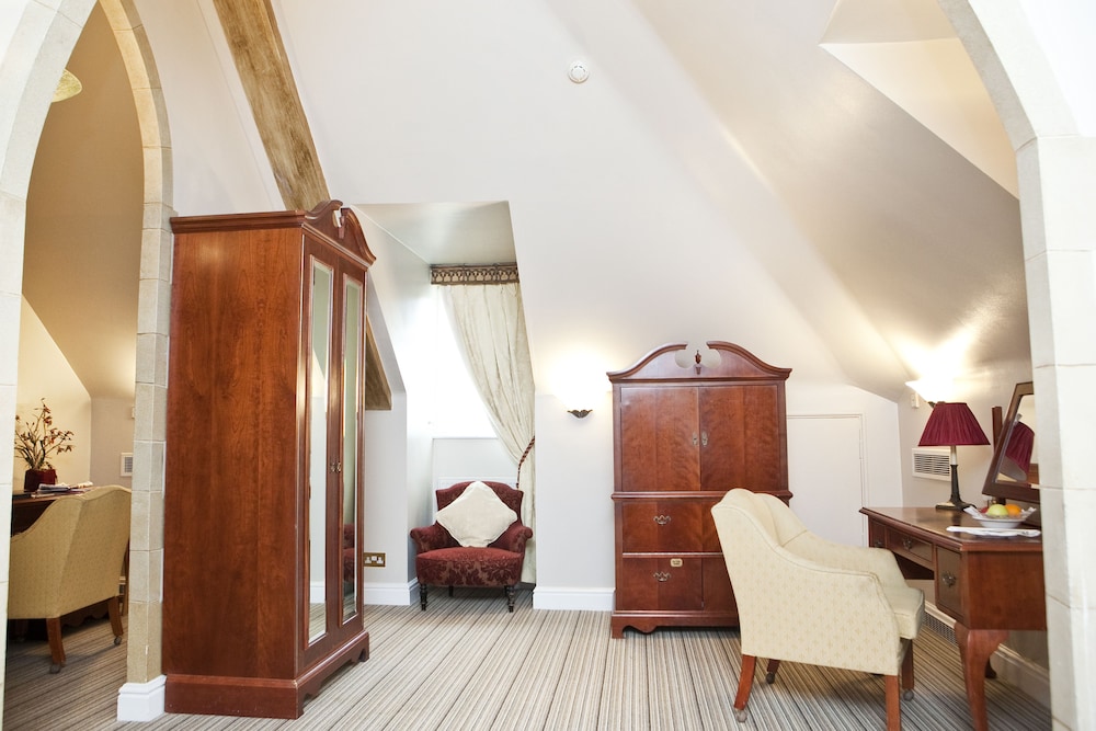 Marygreen Manor 25/66