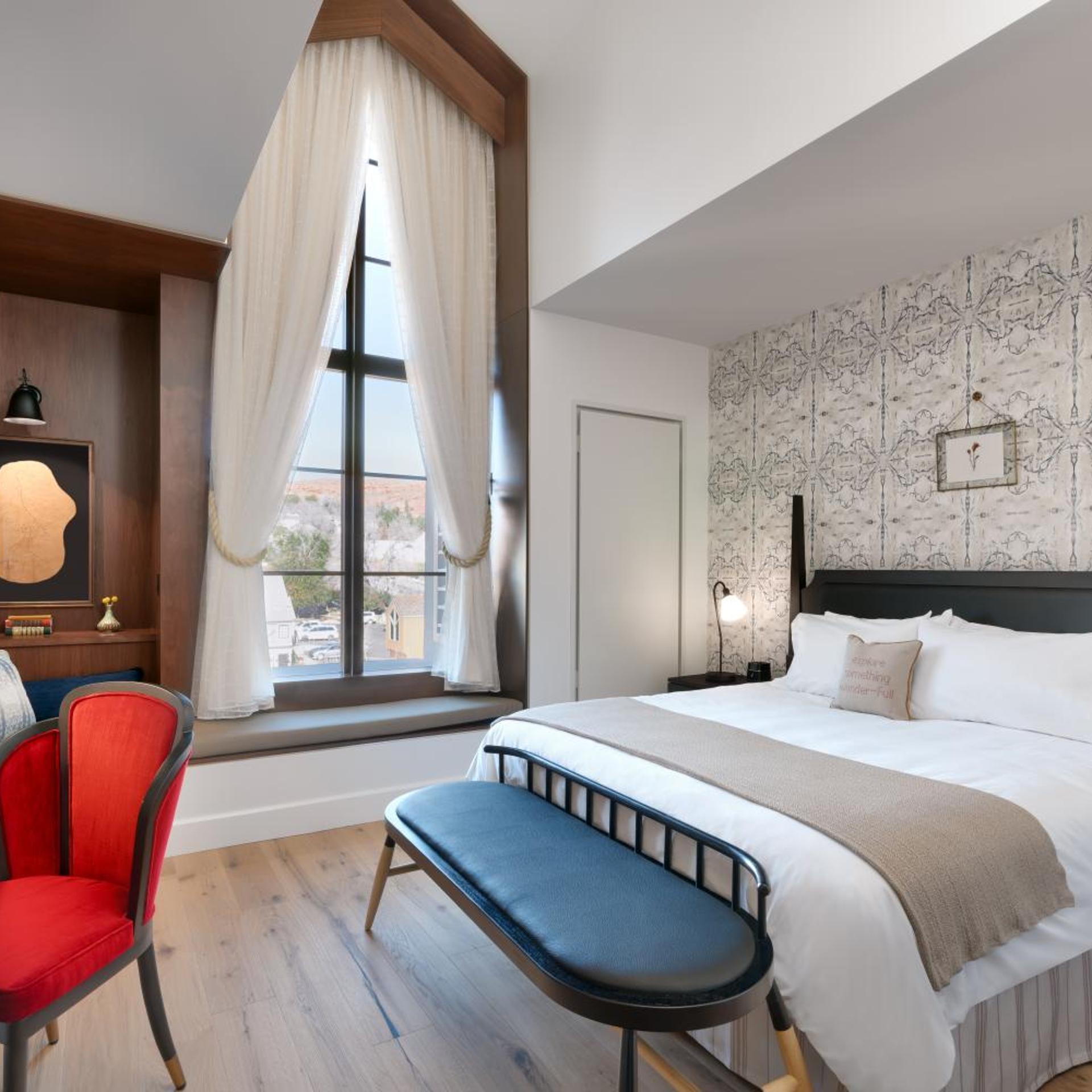 Dormer, Guest Room, King Bed, City View, Top Floor