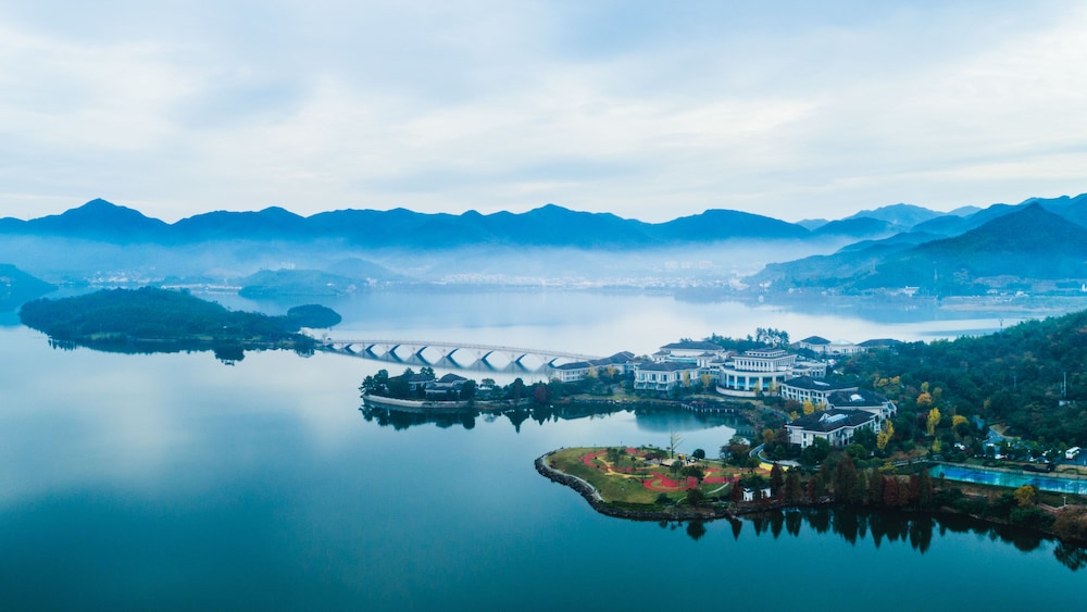 NEW CENTURY RESORT SIMING LAKE YUYAO 26/29