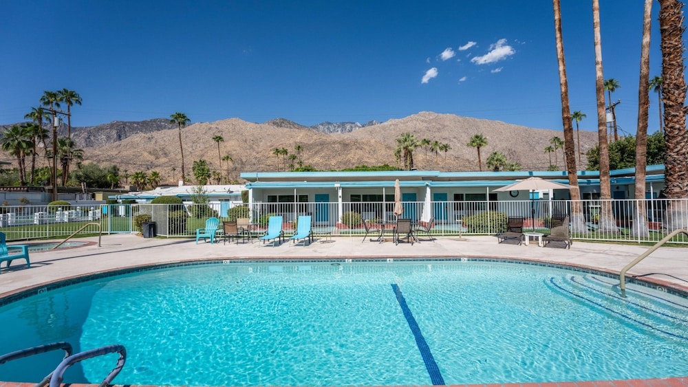 The Villas of Palm Springs 23/50