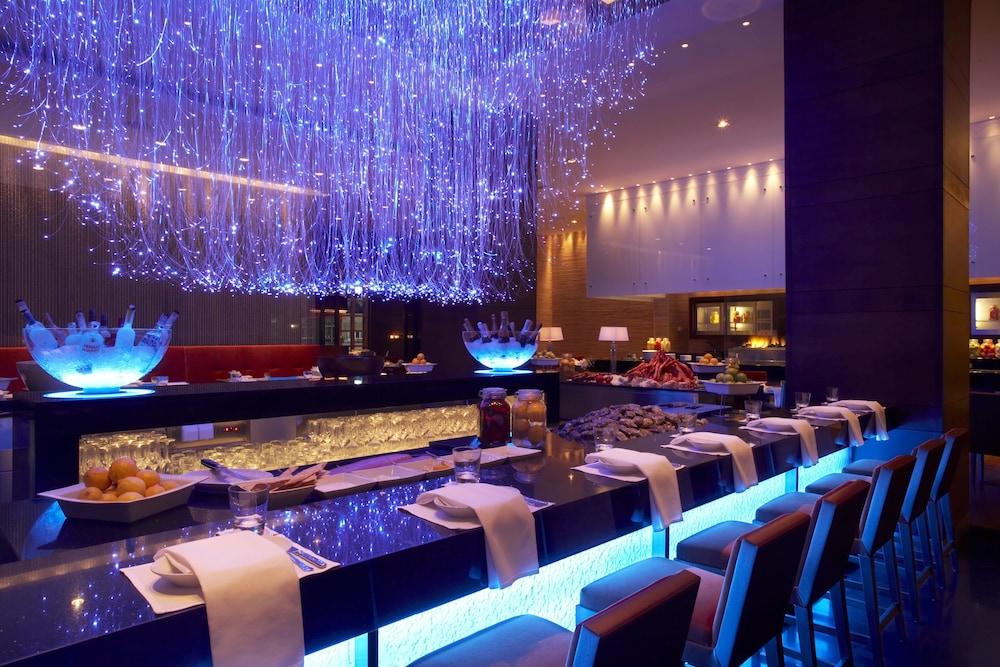Grand Hyatt 56/76
