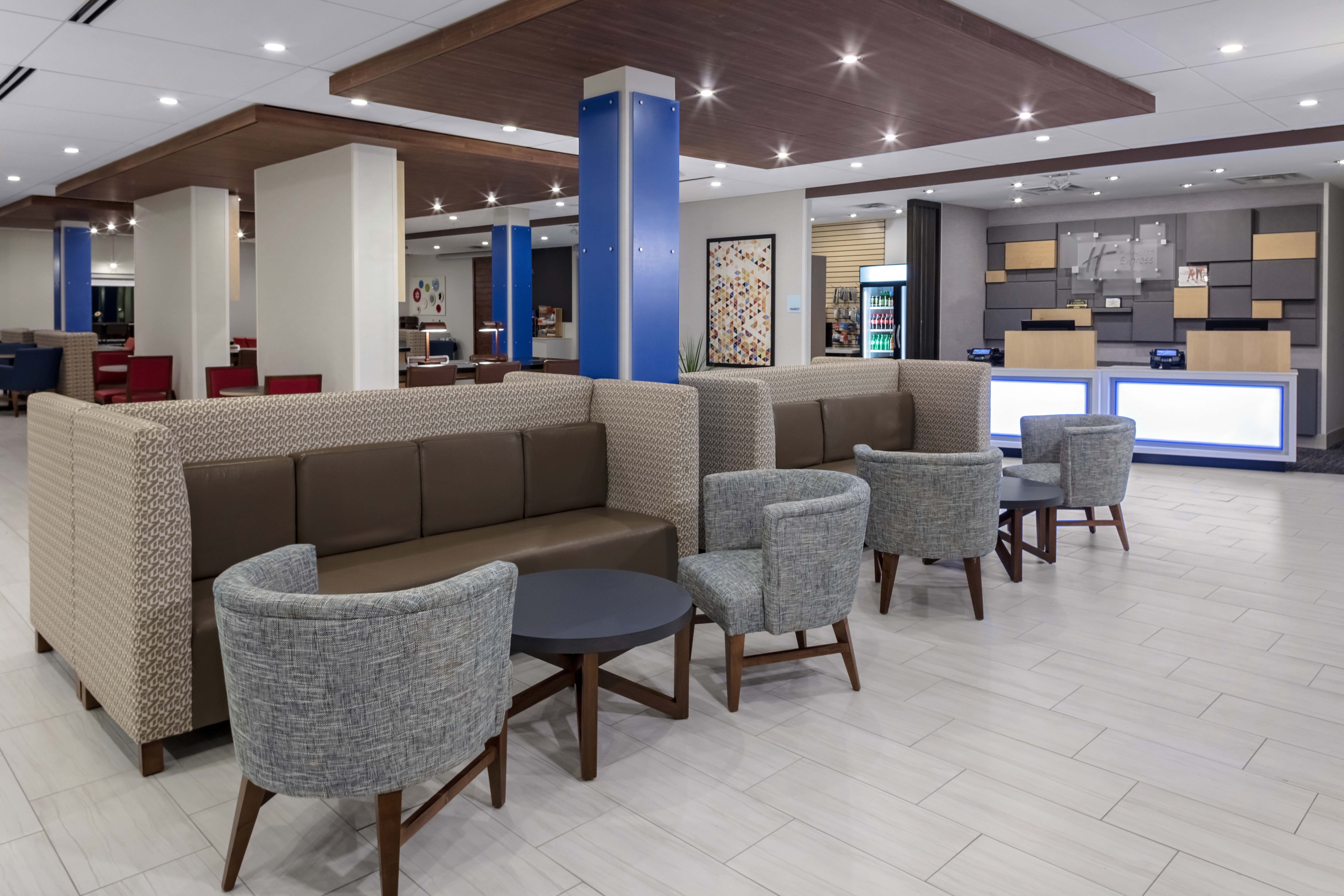 Holiday Inn Express & Suites Madison 33/59