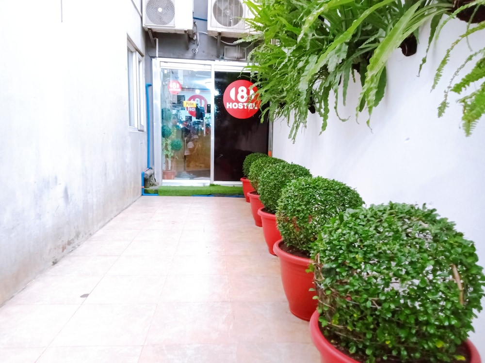 8Hostel 45/50