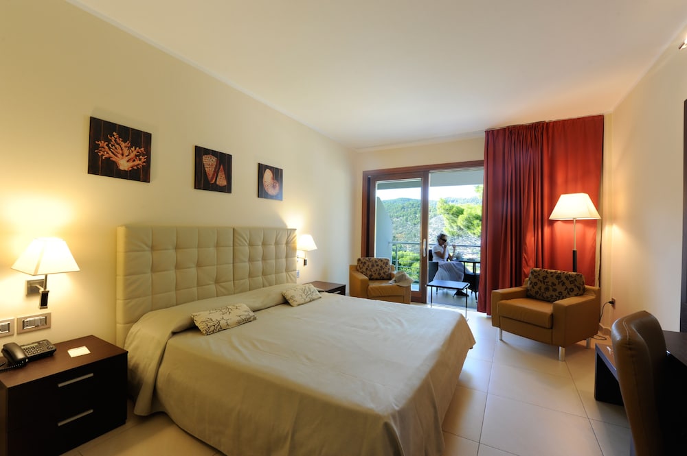 Del Faro Pugnochiuso Resort 12/64
