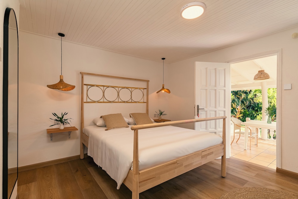 Beau Vallon Bungalows 20/50