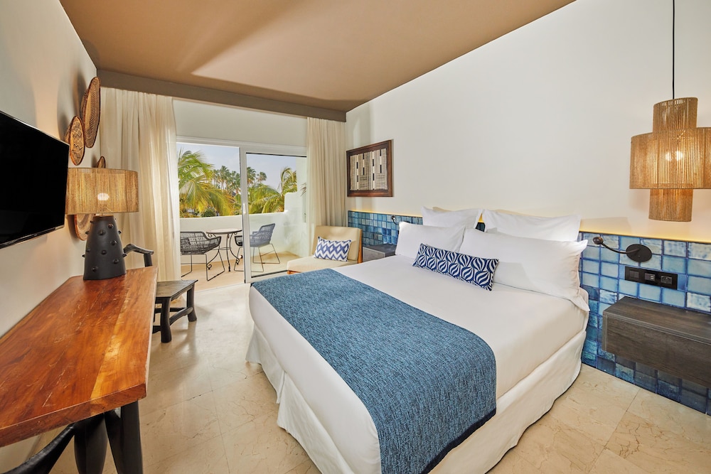 ROOM, DOUBLE BED, POOL VIEW, BALCONY