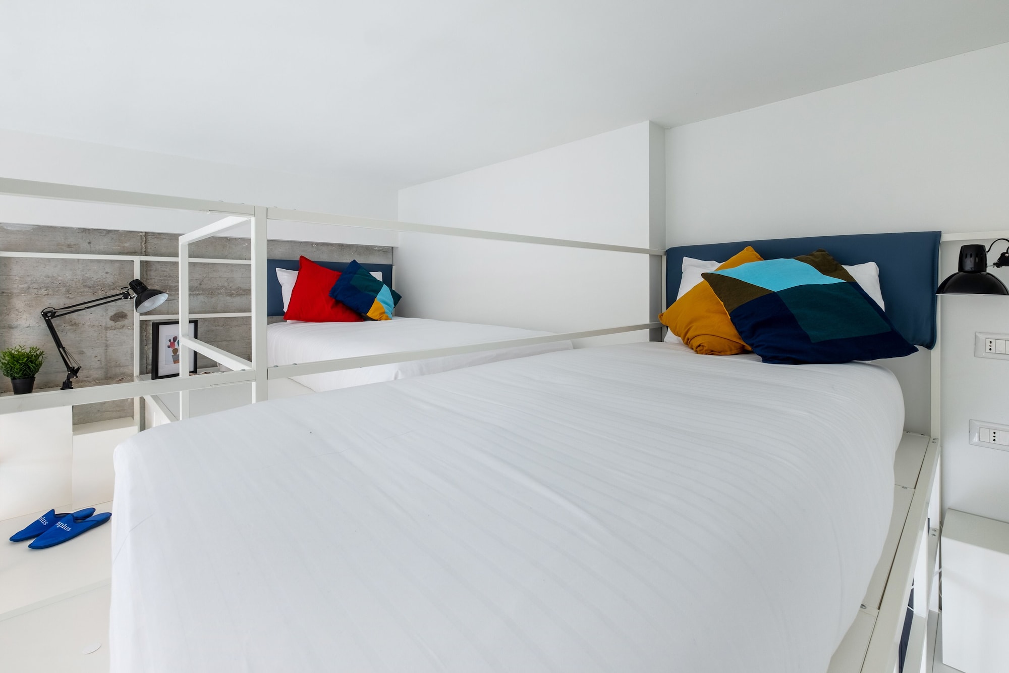 DUPLEX, TWIN BEDS