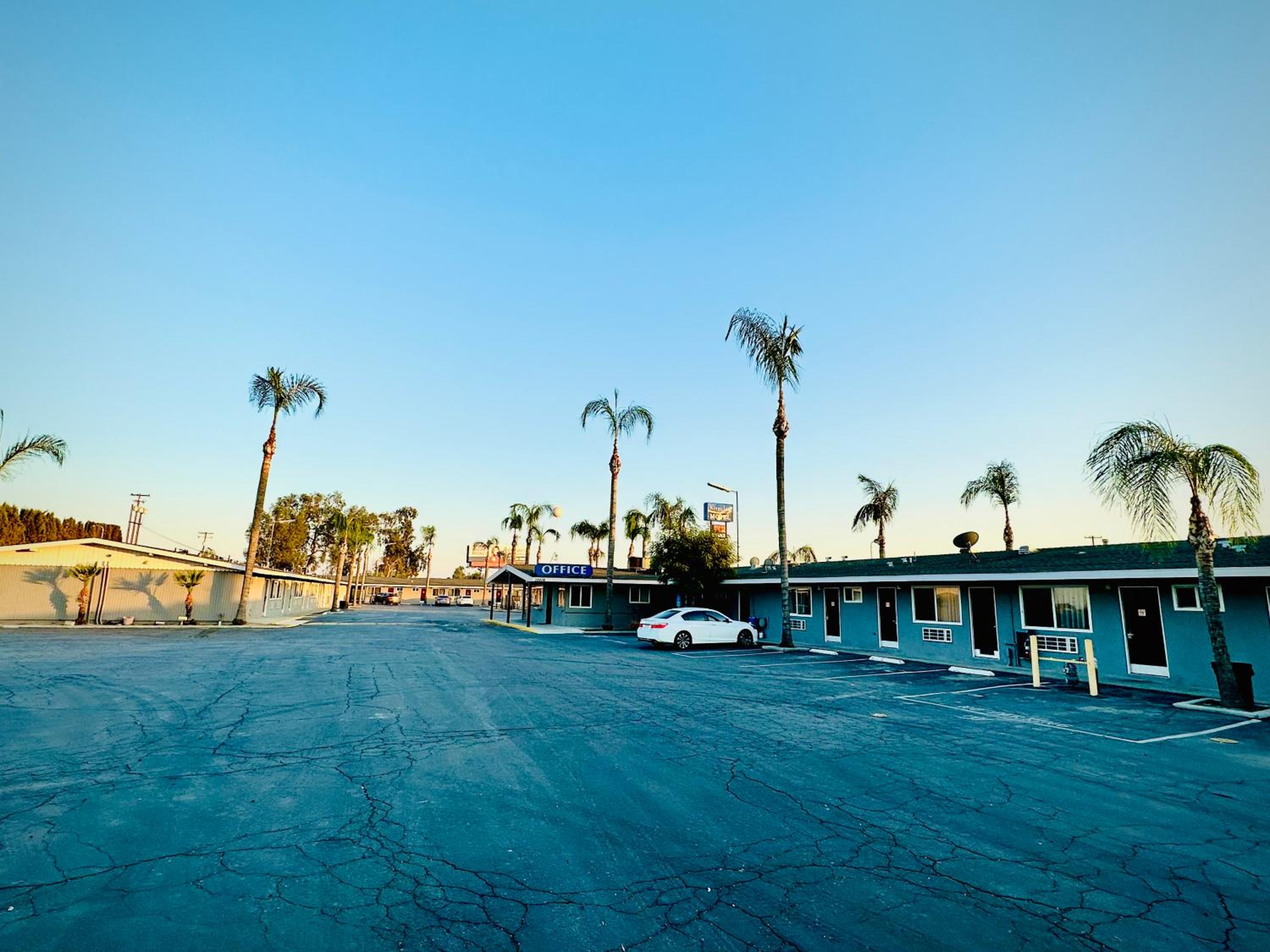 Kings Inn Motel 16/18