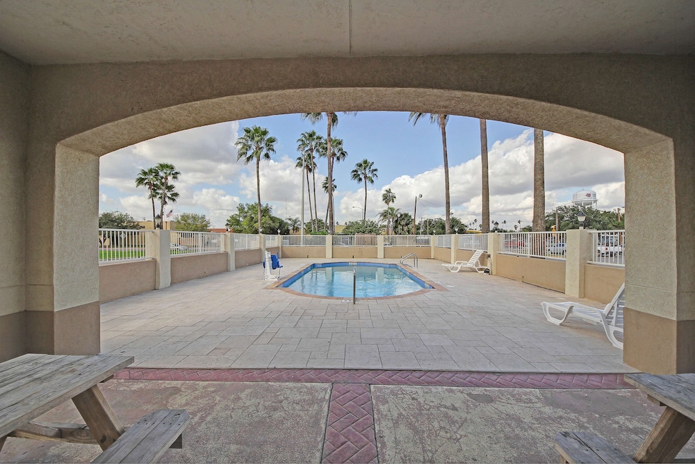Motel6 Edinburg, TX 37/49