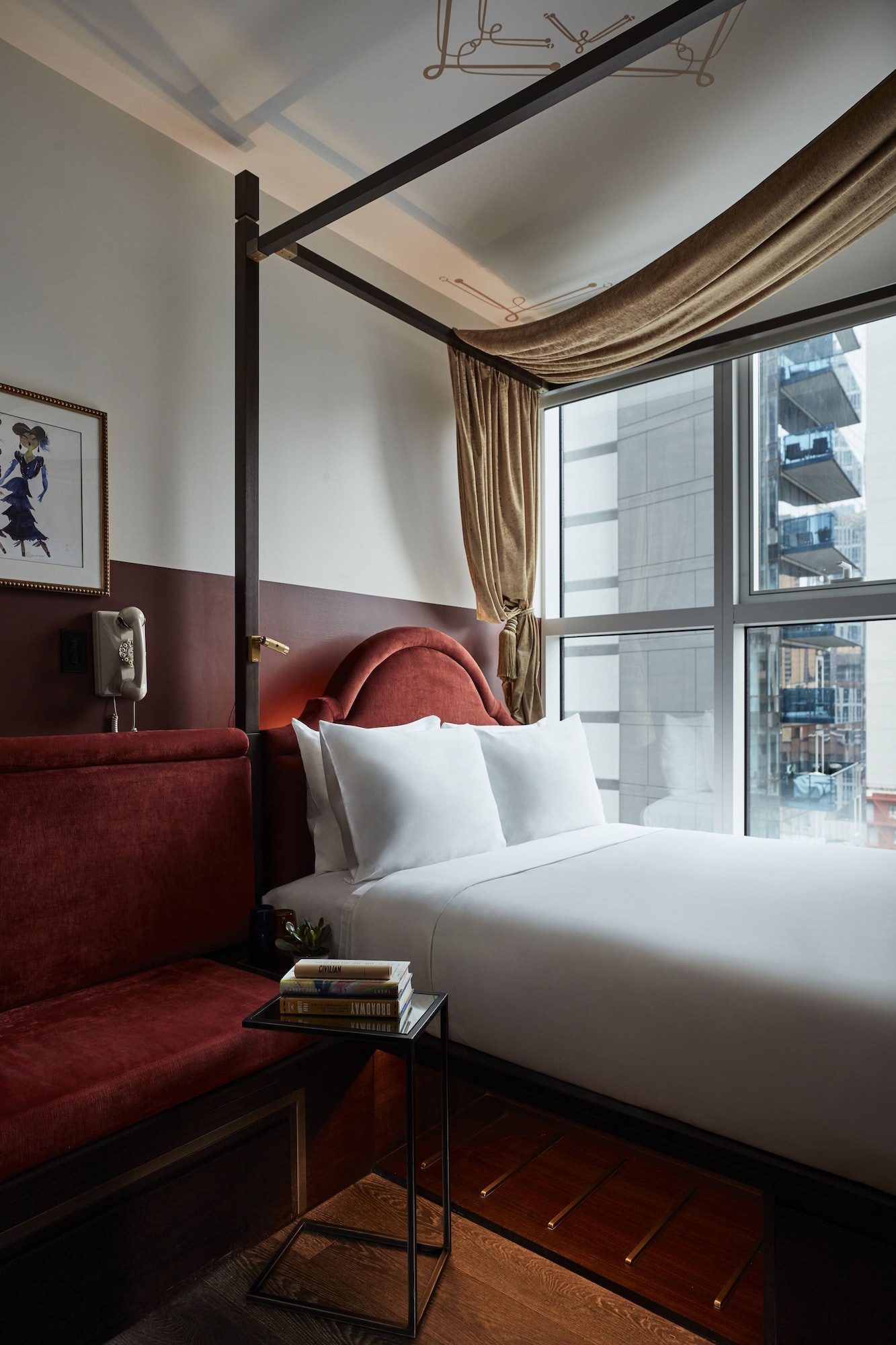 Cozy, Queen Bed