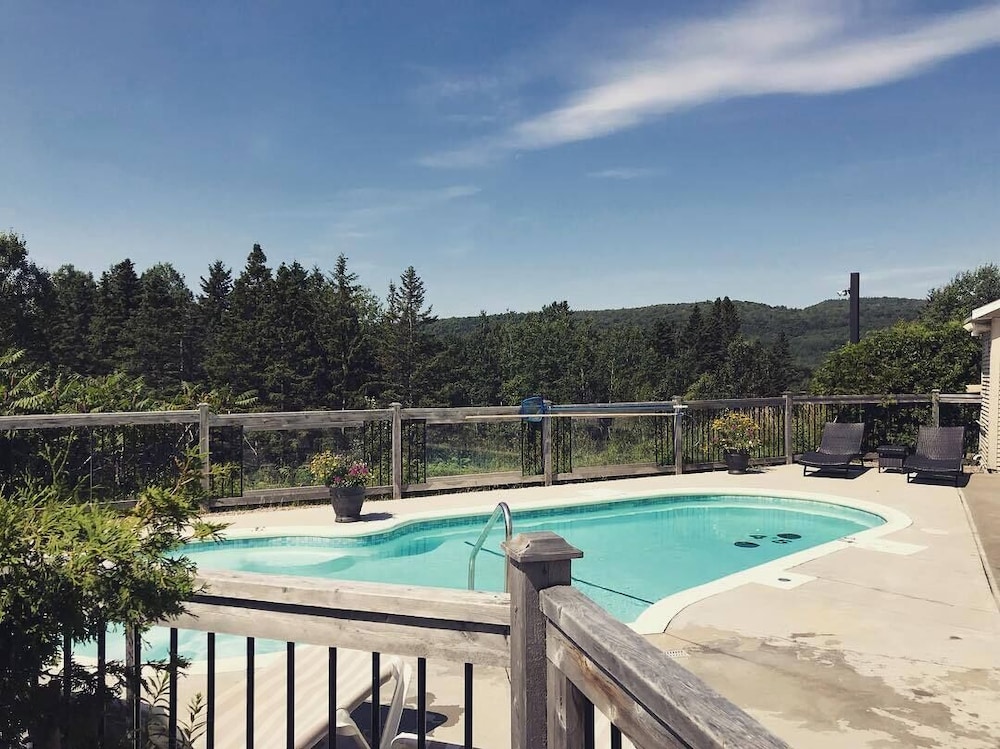 AX Hotel Mont Tremblant 42/53
