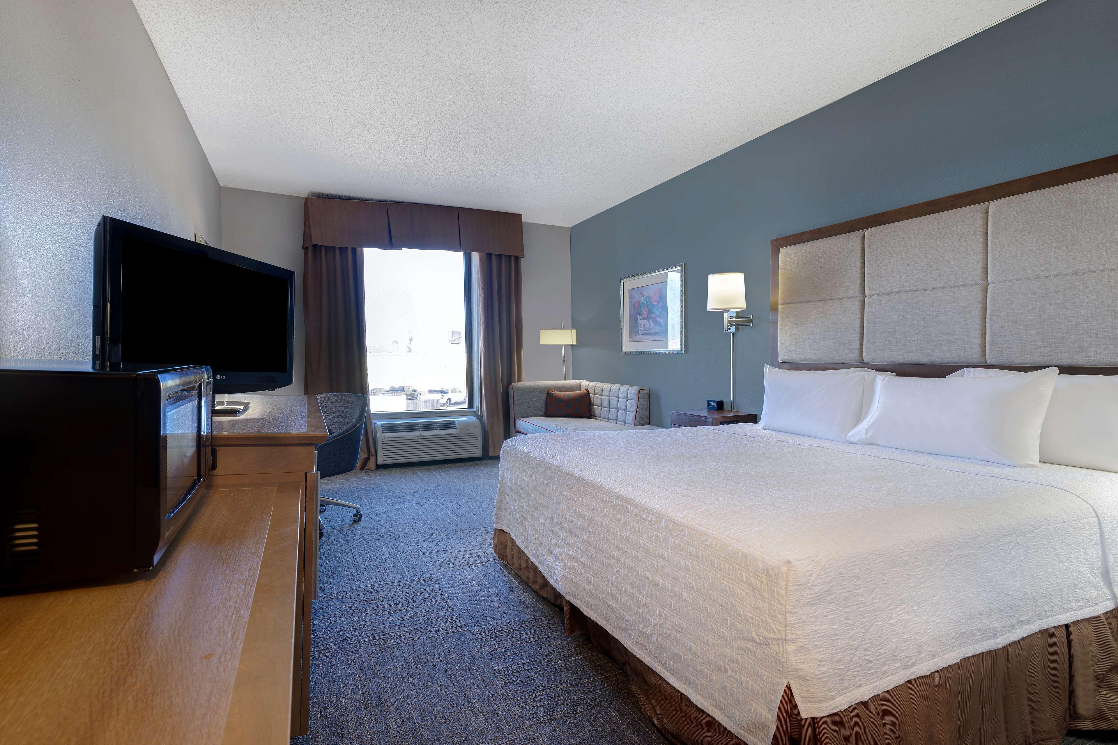 Studio, King Bed, Hampton Inn Victoria 2/8