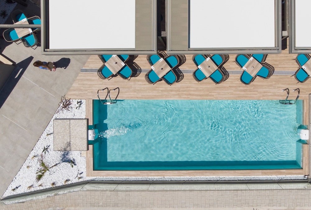 Mare Blue and Suites 11/26