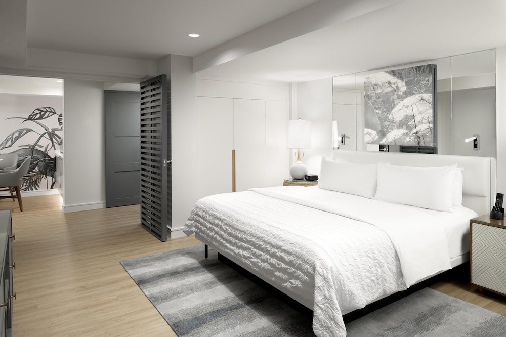 Hyatt Centric Delfina Santa Monica 20/65