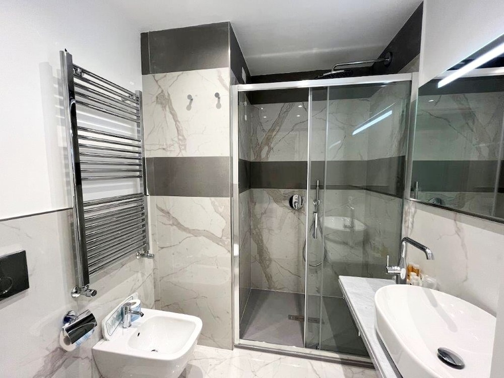 Hotel Alpha 72/72