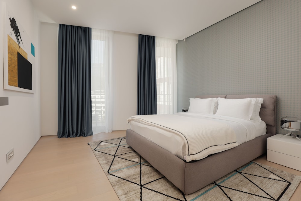 شقة بسرير كينج وسرير كوين بغرفتي نوم بإطلالة جزئية على البحر مع أريكة، Dukley Hotel Resort 9/10