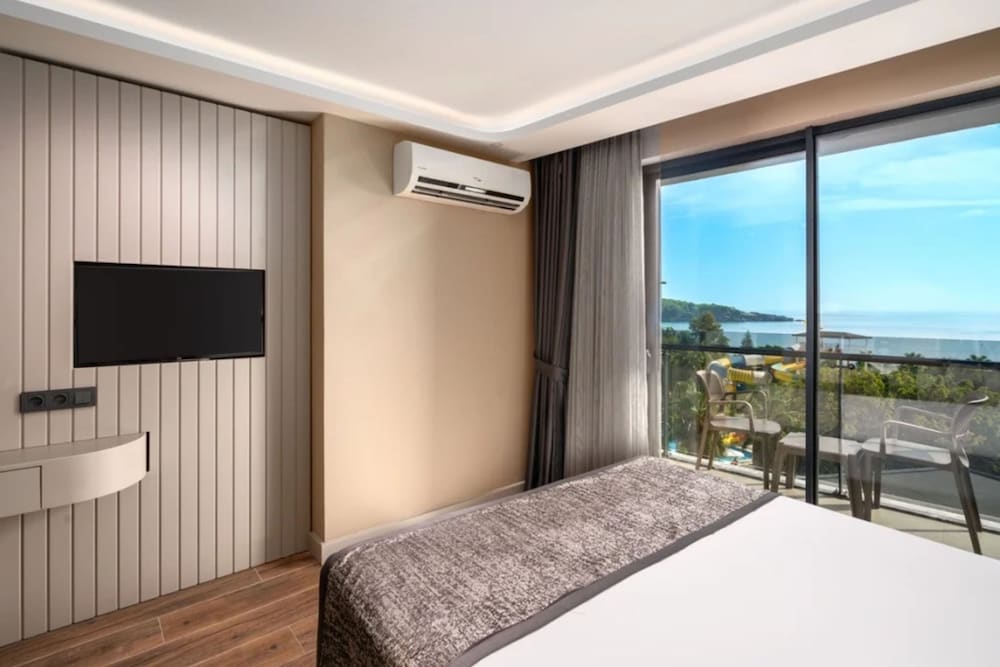Grand Paradise Hotel 23/50