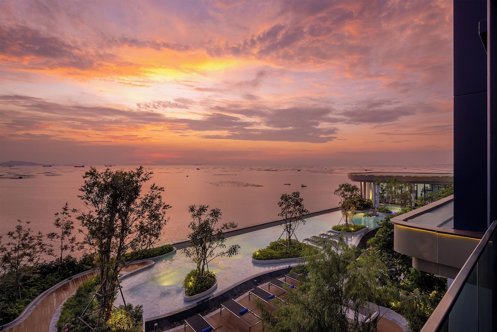 S. Sriracha Hotel and Residence 46/50