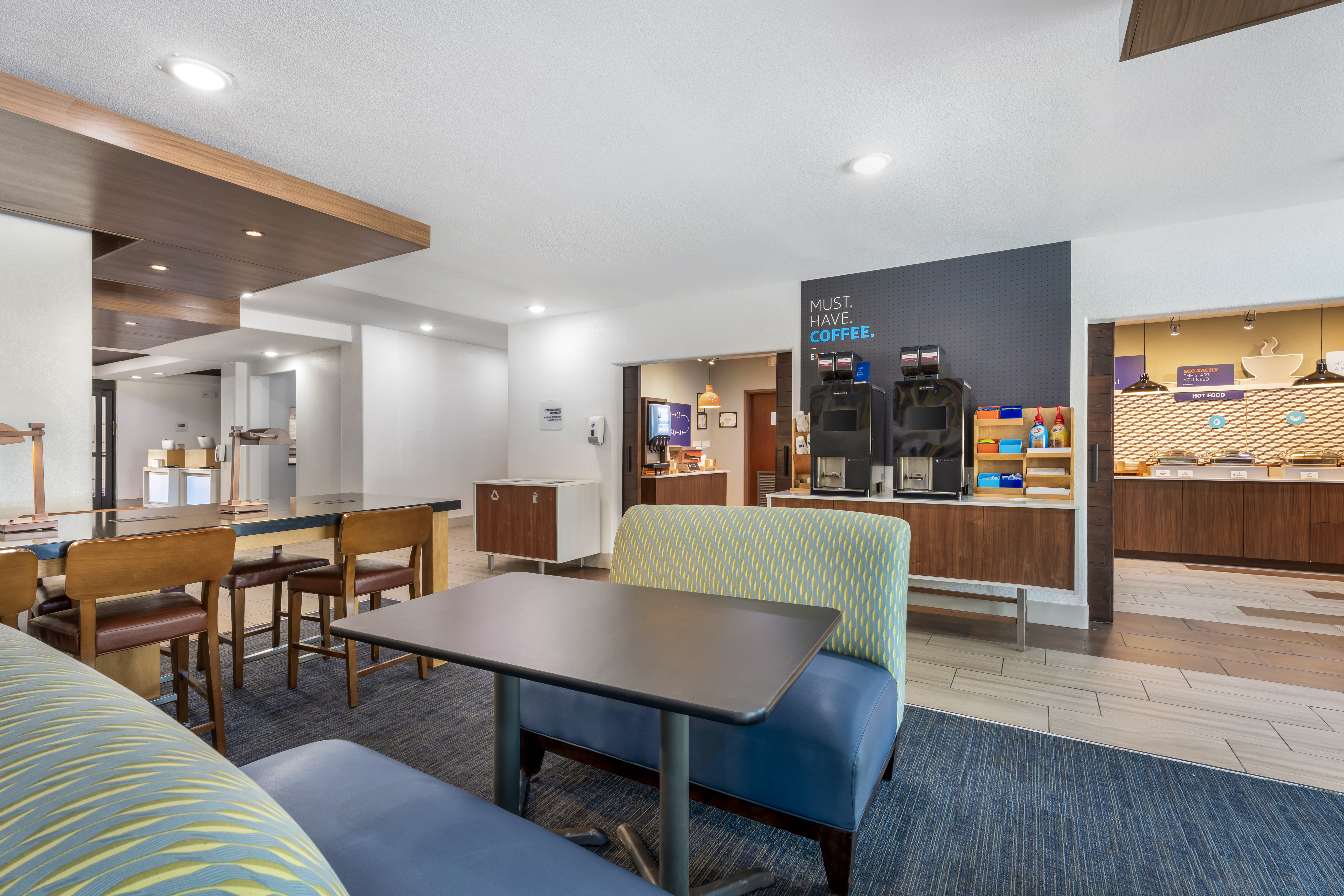 Holiday Inn Express Suites Beeville 52/76