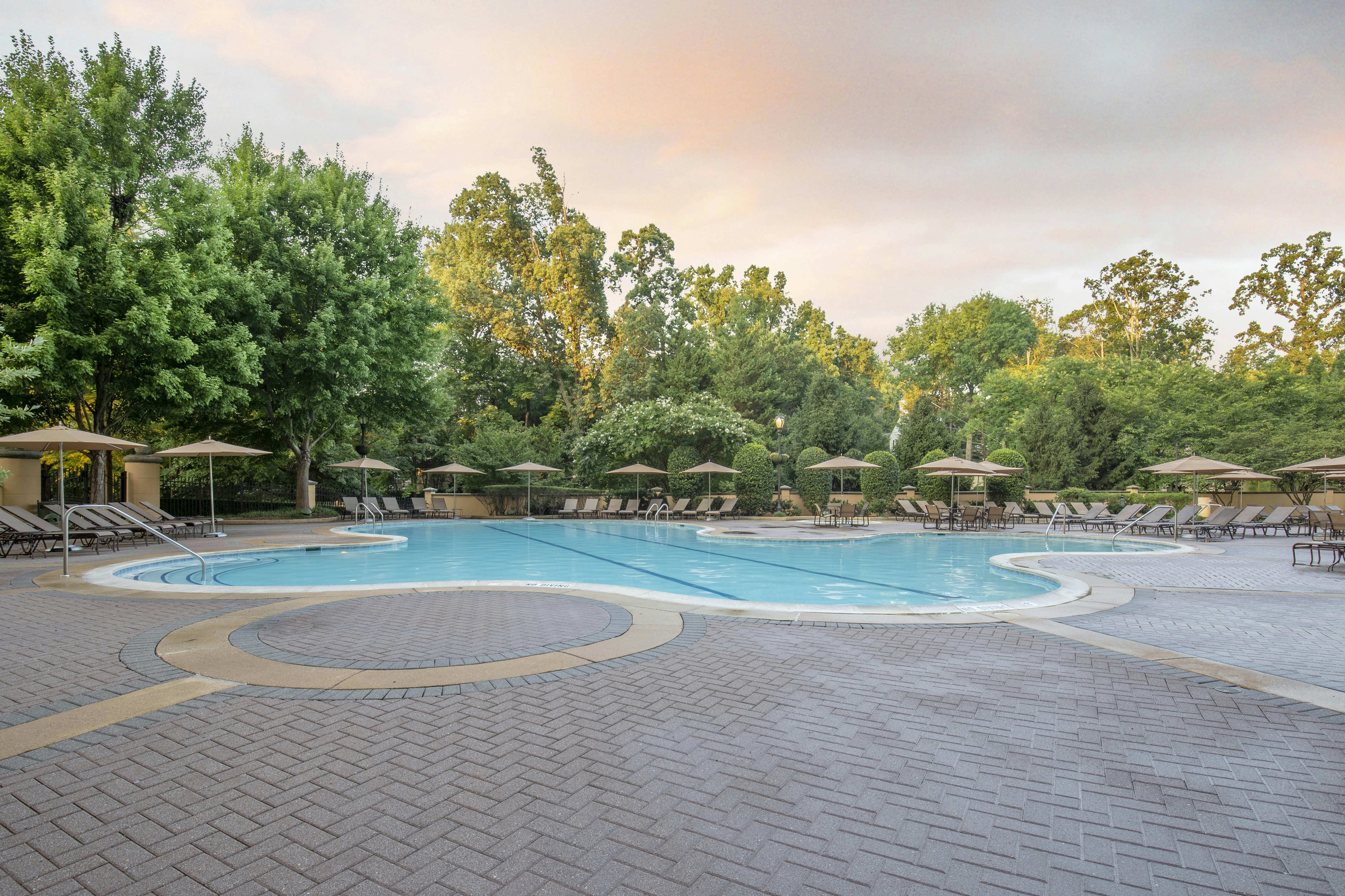 OMNI SHOREHAM HOTEL 75/80