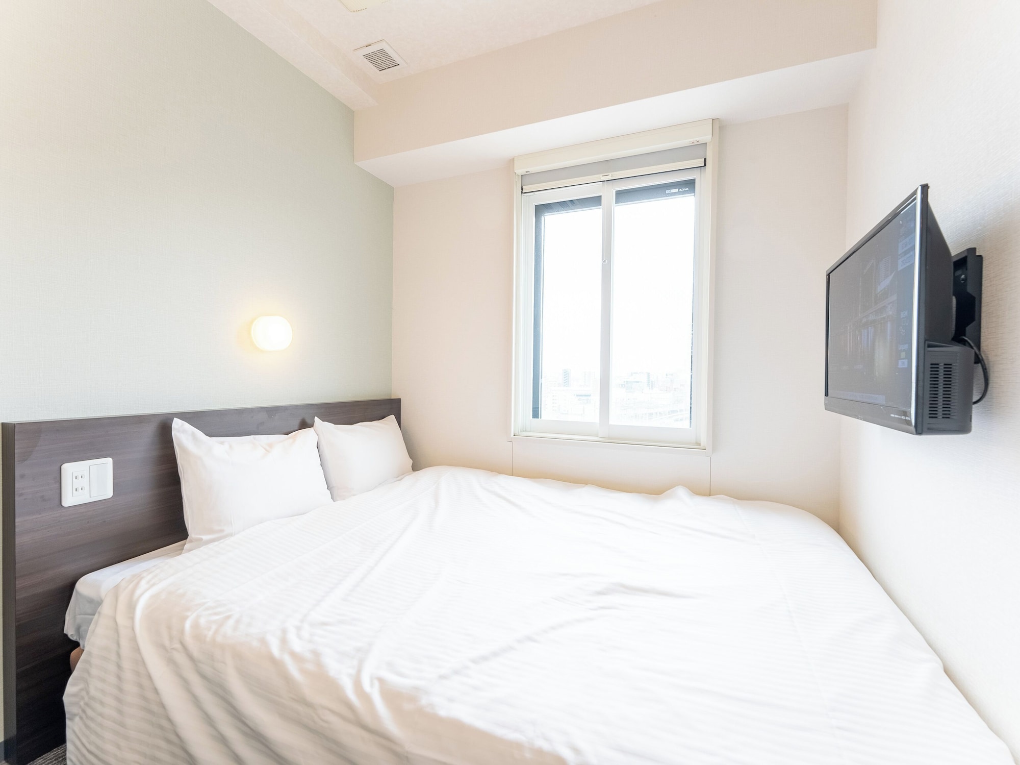 DELUXE, DOUBLE BED, CITY VIEW