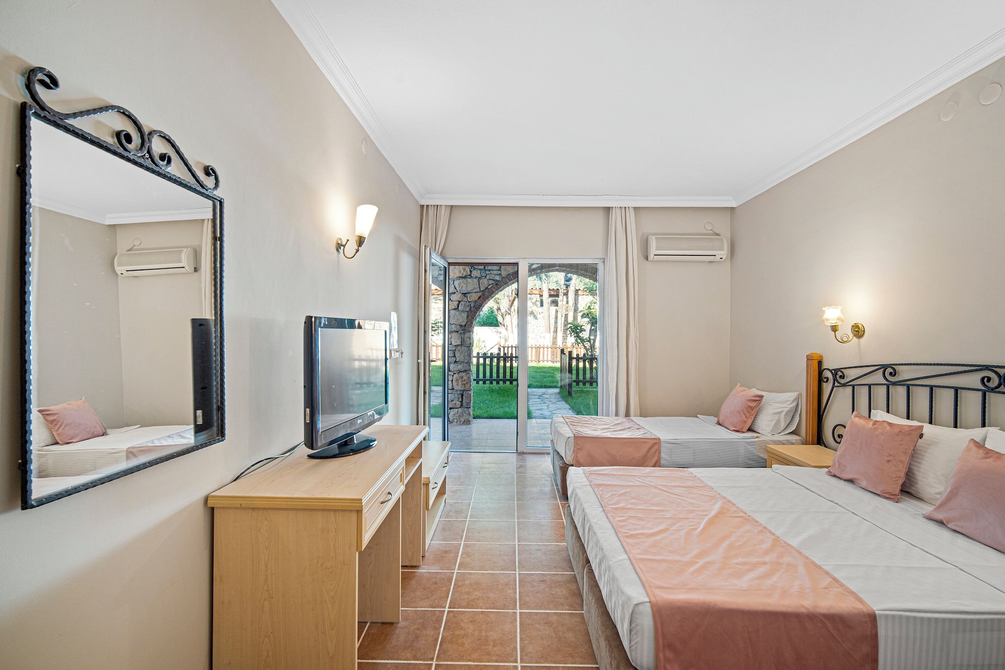 ROOM, POOL VIEW, GARDEN FLOOR