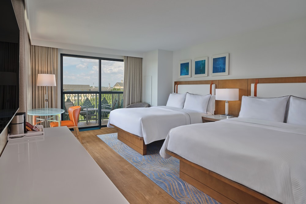 Deluxe, 2 Queen Beds, Resort View, Balcony