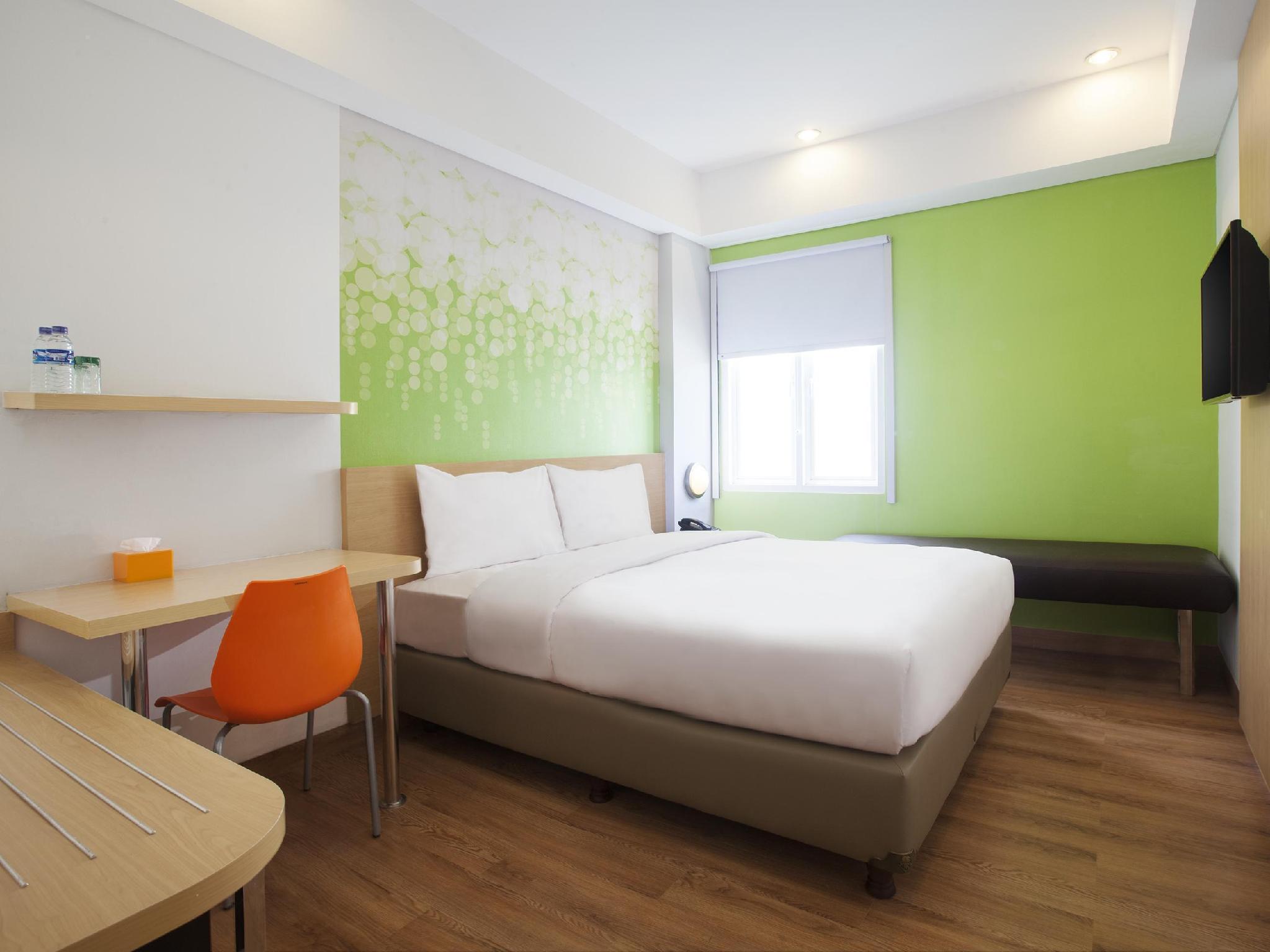 ROOM, QUEEN BED