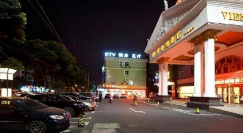 Vienna Hotel (Shanghai Hongqiao International Exhibition Center Huaxin) 24/28