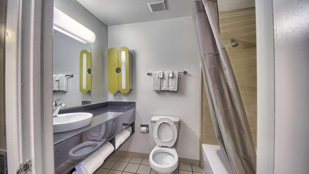 Studio 6 Extended Stay - San Antonio, TX - Six Flags 57/58