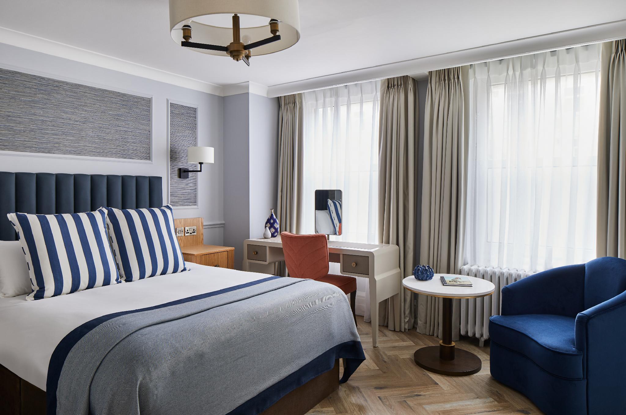 ROOM, DOUBLE BED