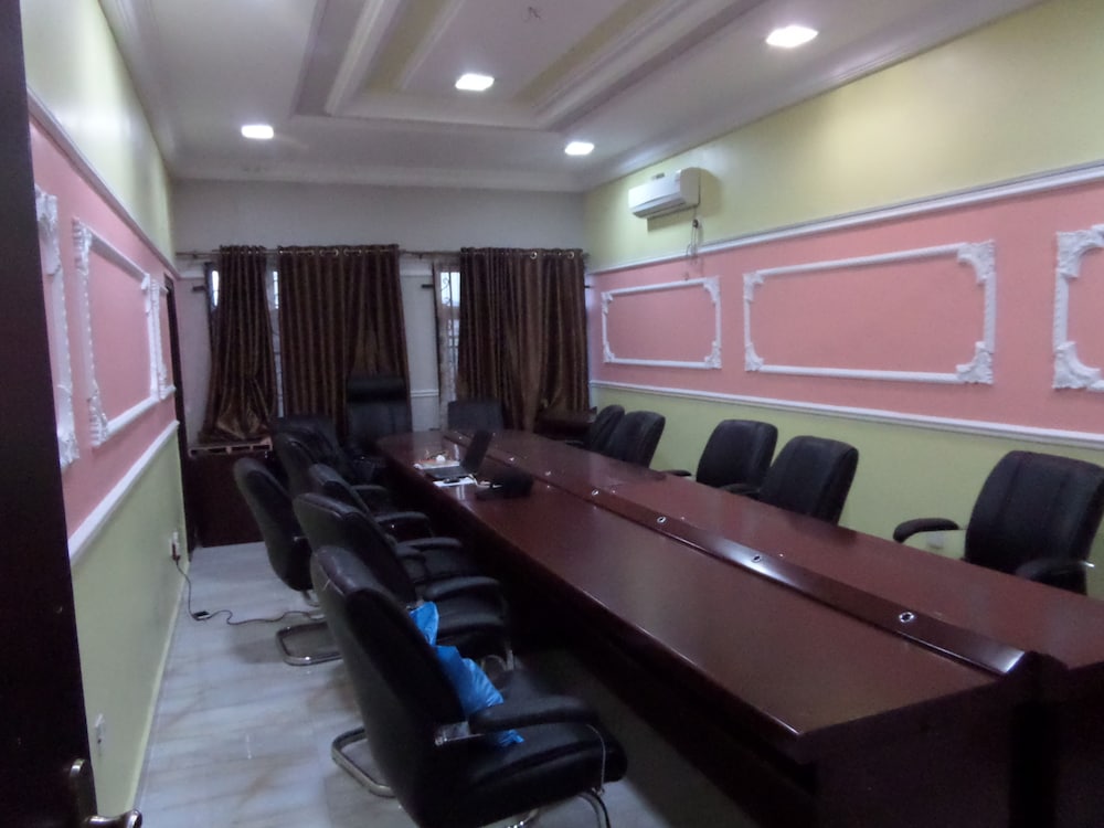 Alheri Suites 15/20
