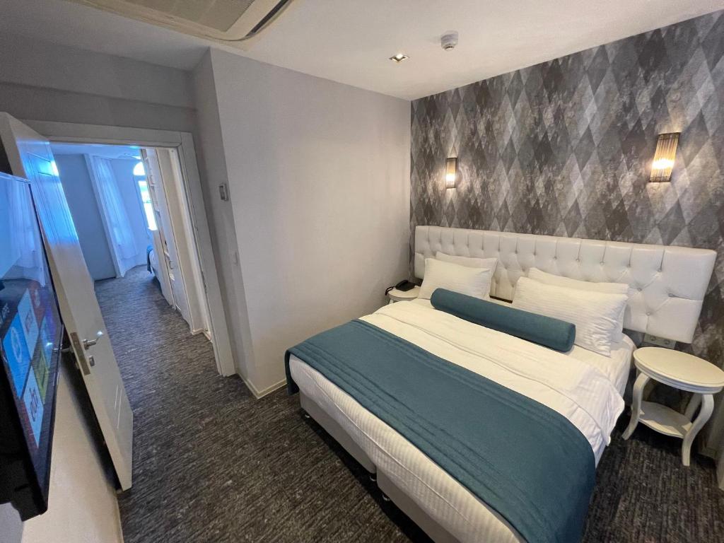 ROOM, TRIPLE, SEA VIEW