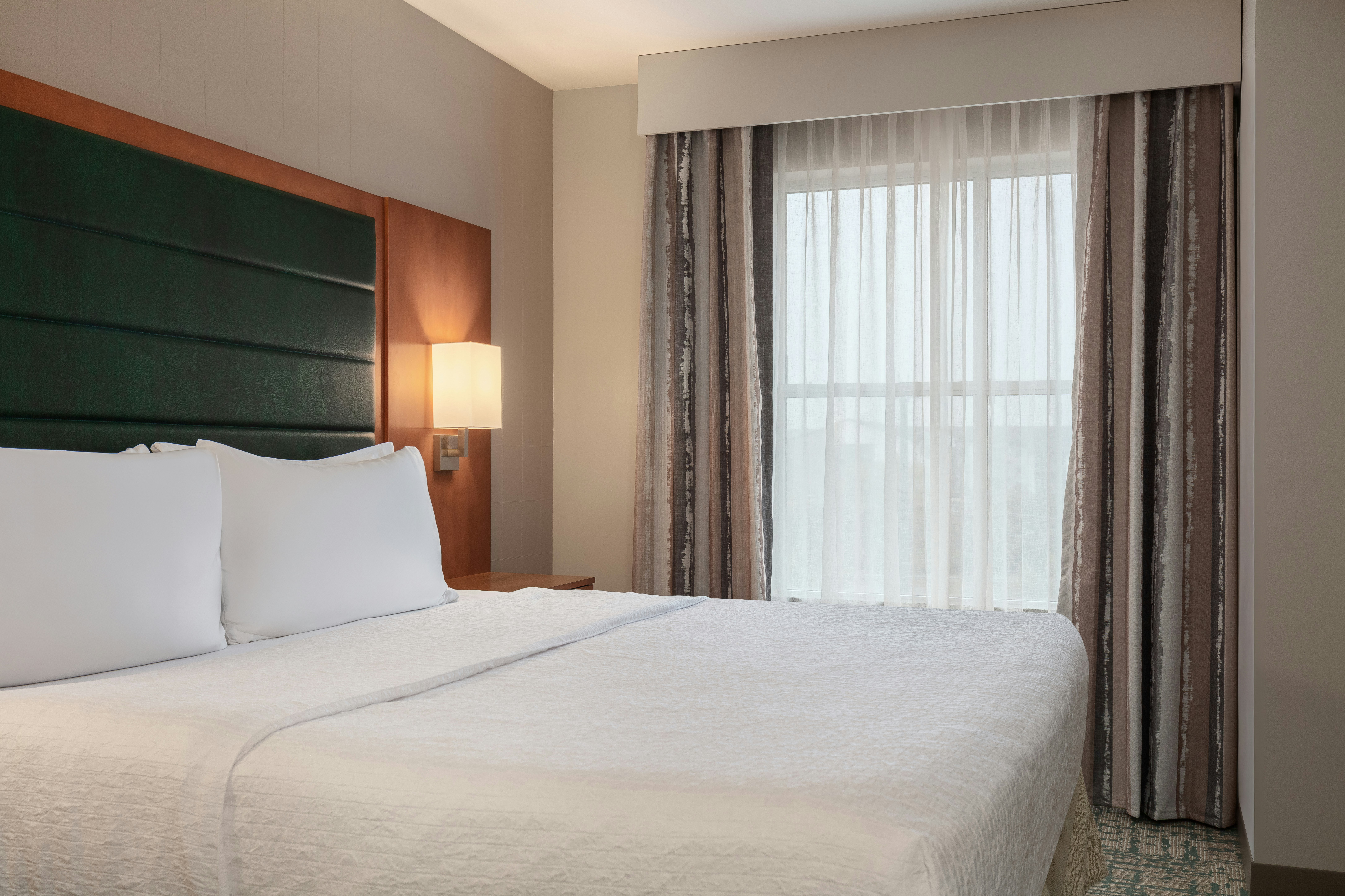 1 BEDROOM, SUITE, KING BED