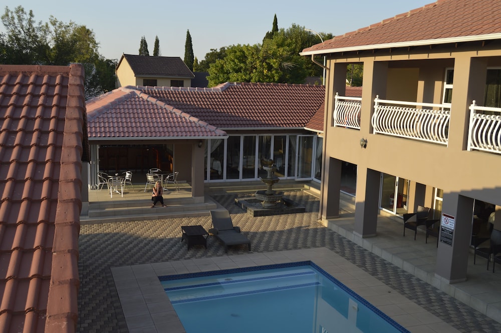 Lakeview Boutique Hotel Conference Centre 48/52