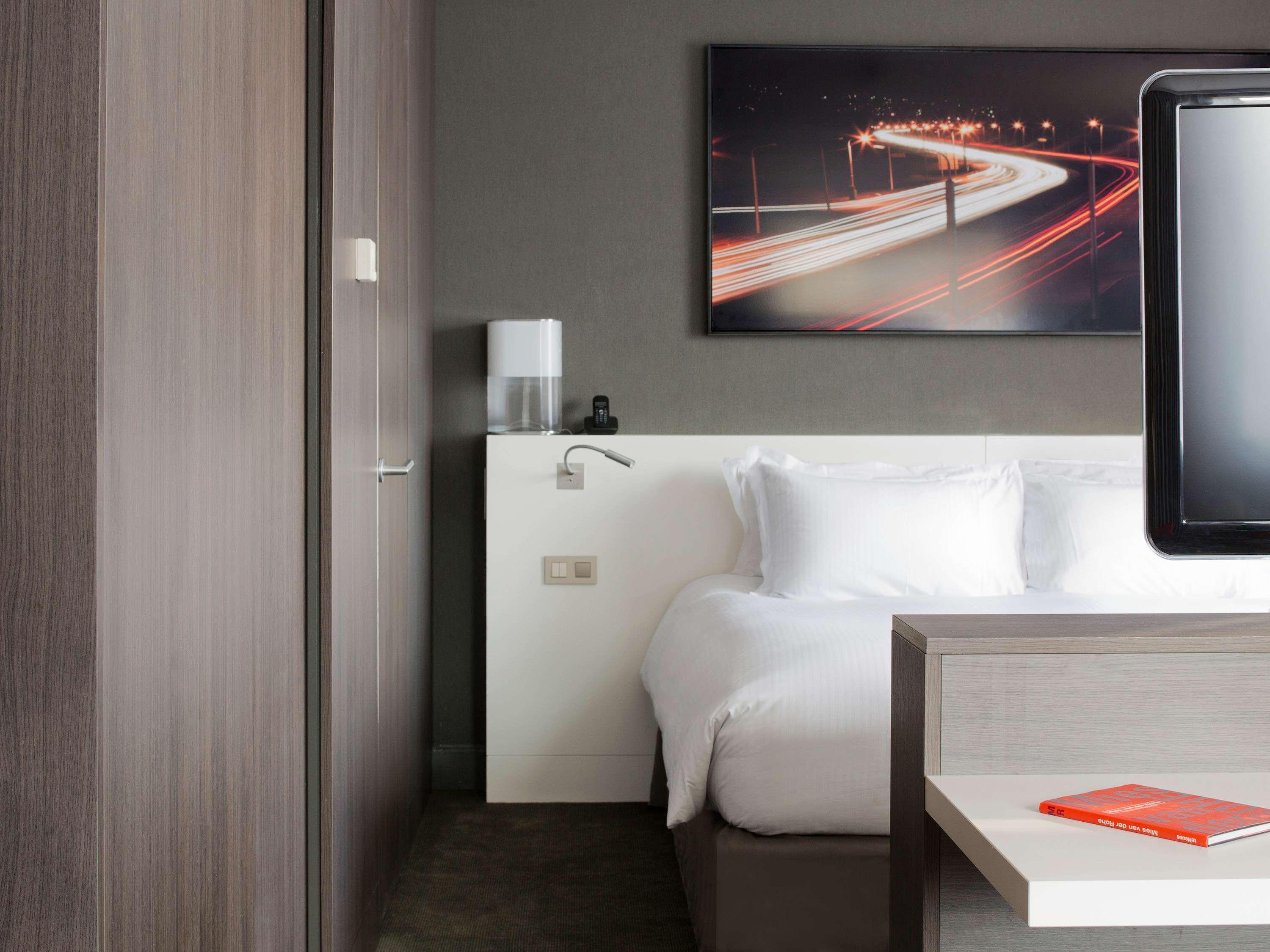 SUPERIOR, SUITE, KING BED