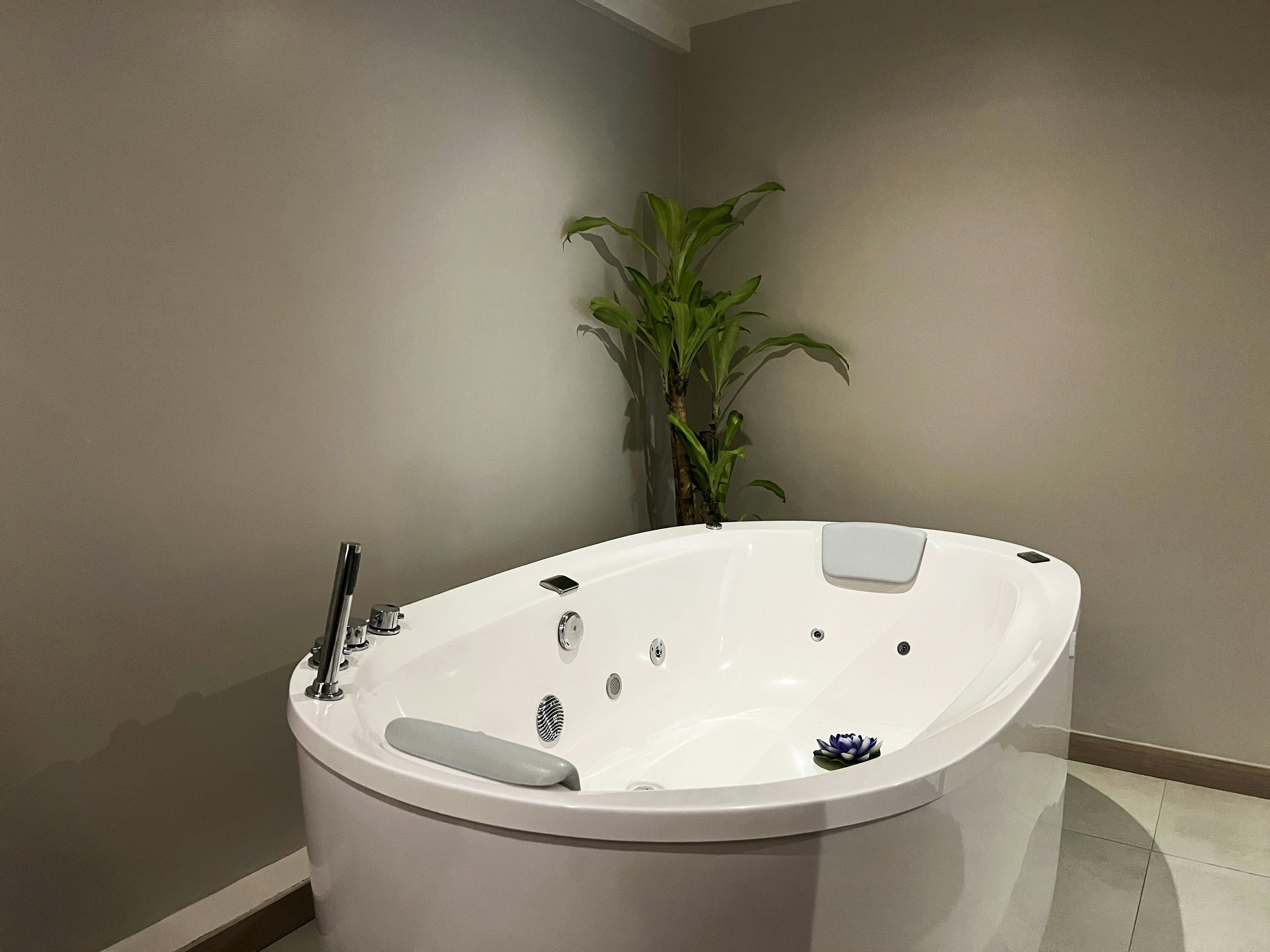 York Medellin, Curio Collection by Hilton 58/60
