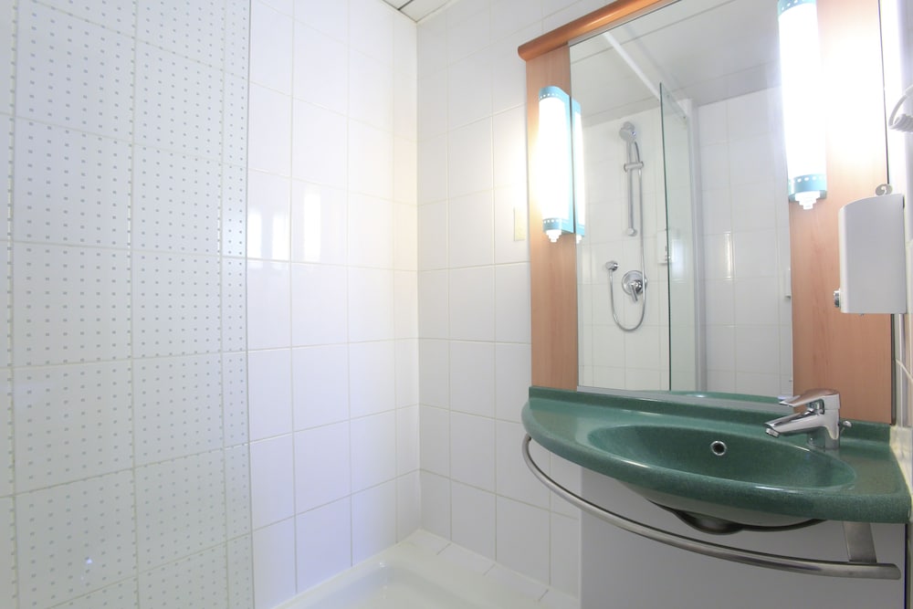 Brit Hotel Confort Calais 39/41