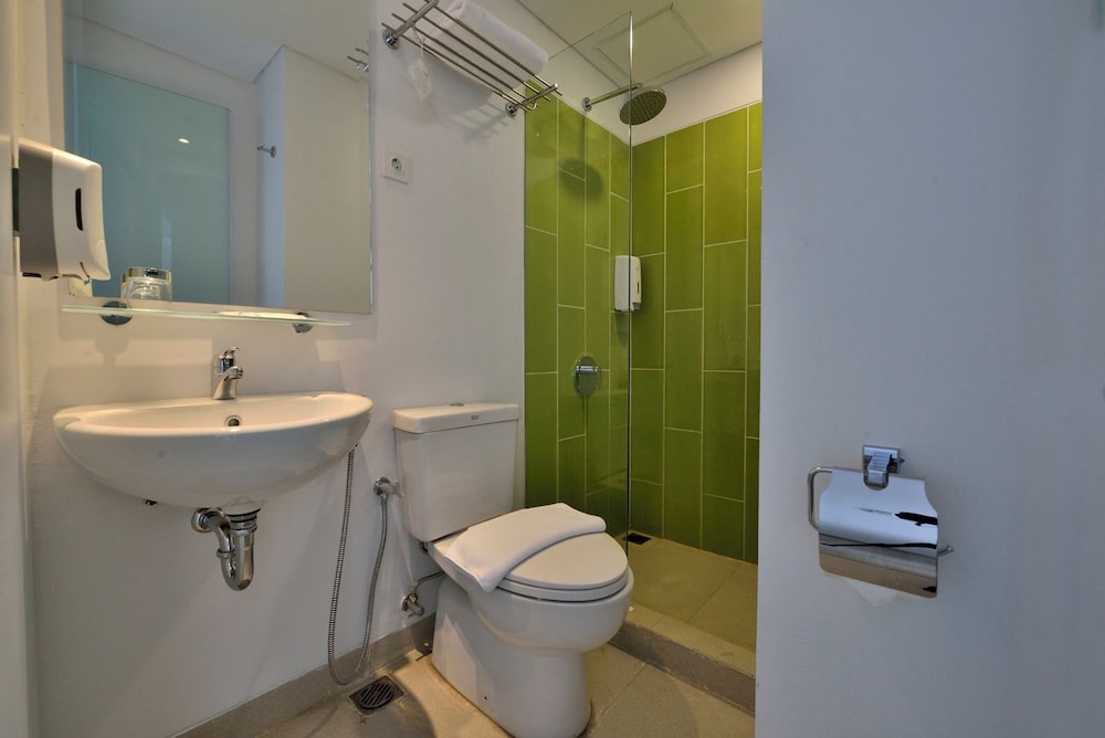 Whiz Hotel Sudirman Pekanbaru 33/36