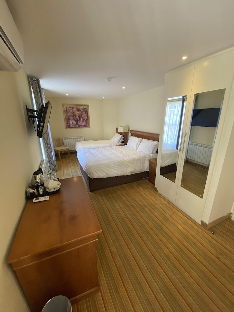 The Prom Hotel 21/50